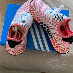 Adidas deerupt pink sneakers